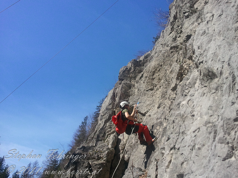 beim aufstieg am seil