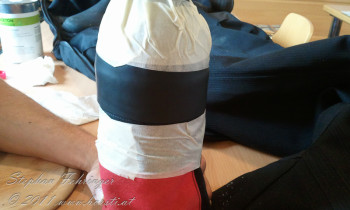 Bring the new seal in it´s final place. I covered the areas around to avoid having glue on it