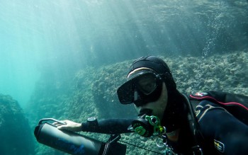 professional sidemount diver with aquaprop divescooter